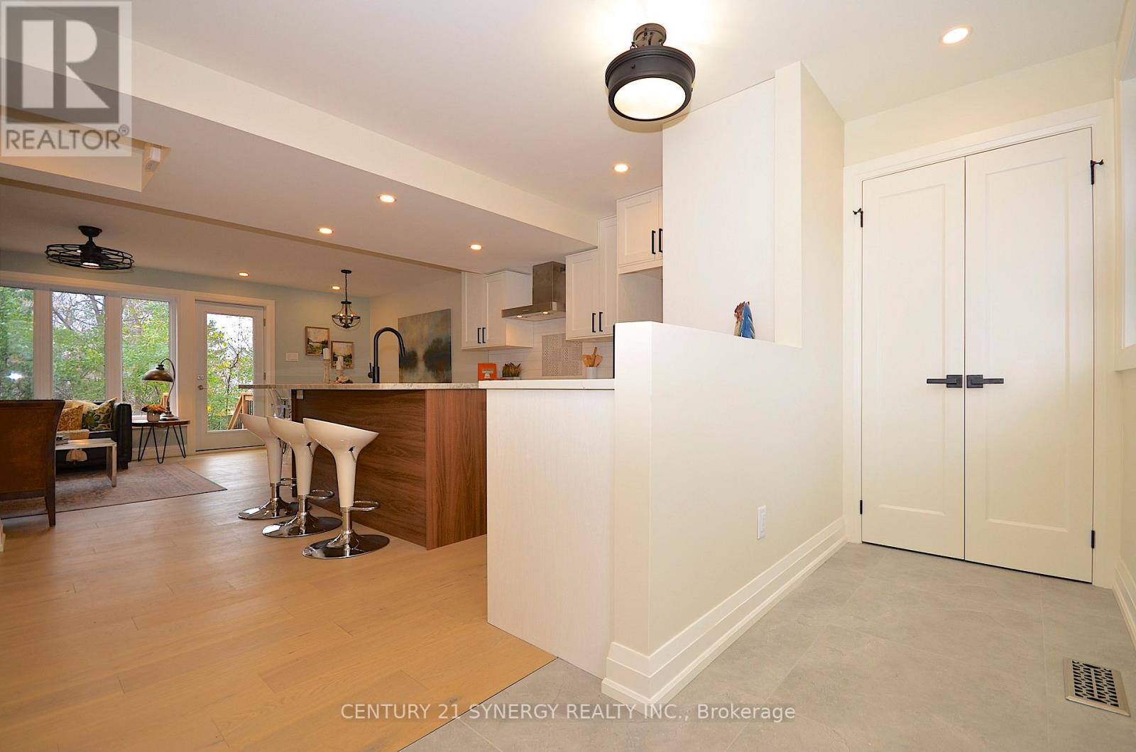 32 - 660 Hochelaga Street, Ottawa, Ontario  K1K 2E9 - Photo 2 - X12534514