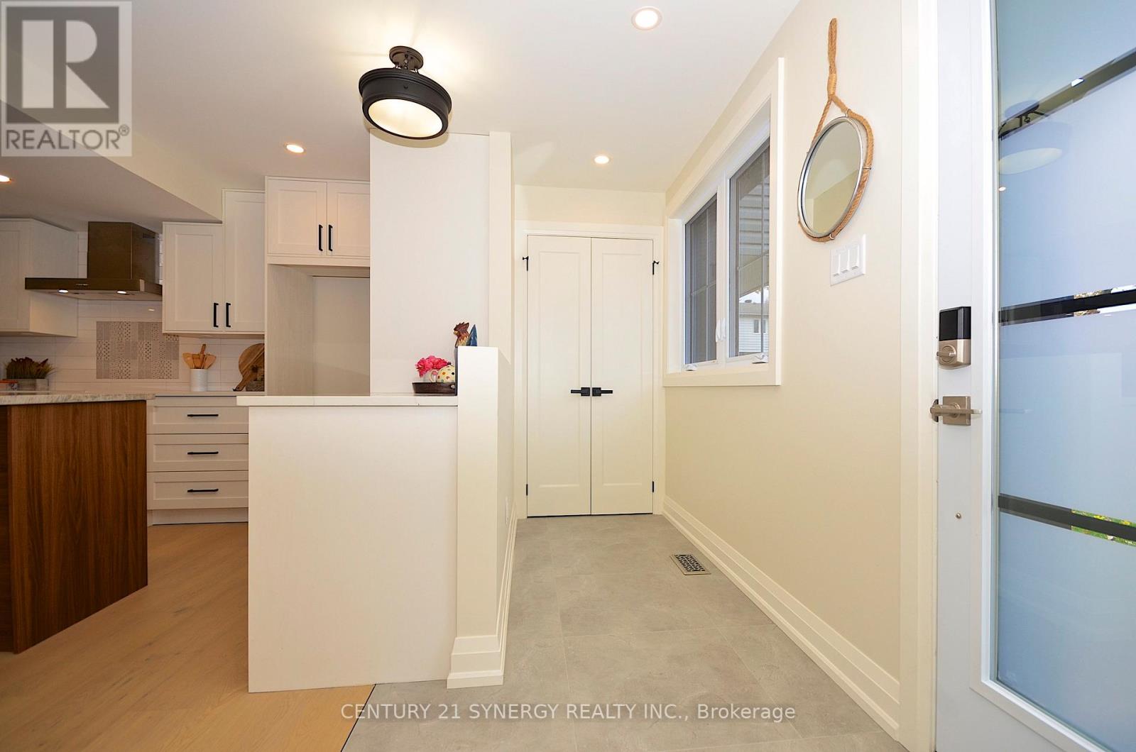 32 - 660 Hochelaga Street, Ottawa, Ontario  K1K 2E9 - Photo 4 - X12534514