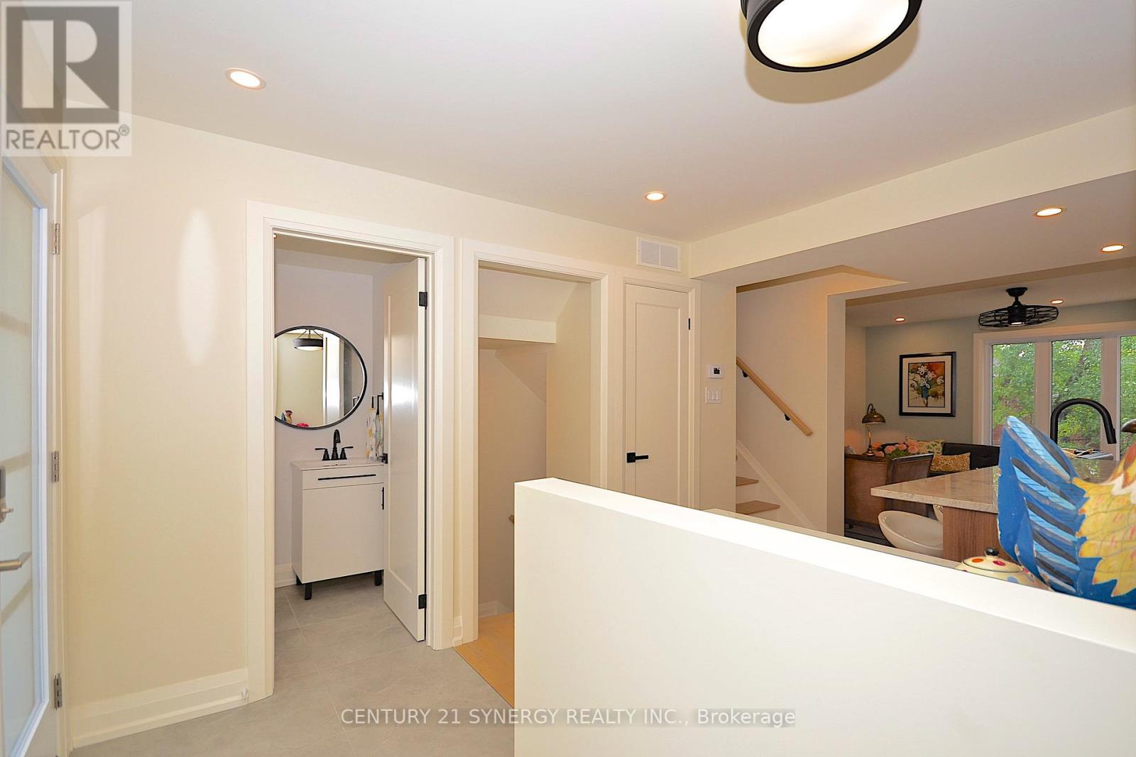 32 - 660 Hochelaga Street, Ottawa, Ontario  K1K 2E9 - Photo 5 - X12534514