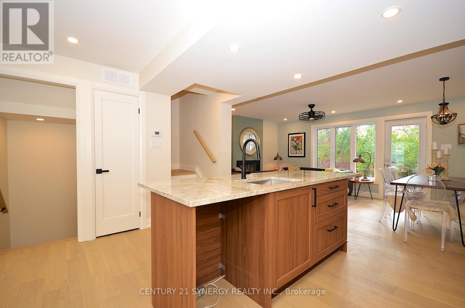 32 - 660 Hochelaga Street, Ottawa, Ontario  K1K 2E9 - Photo 8 - X12534514