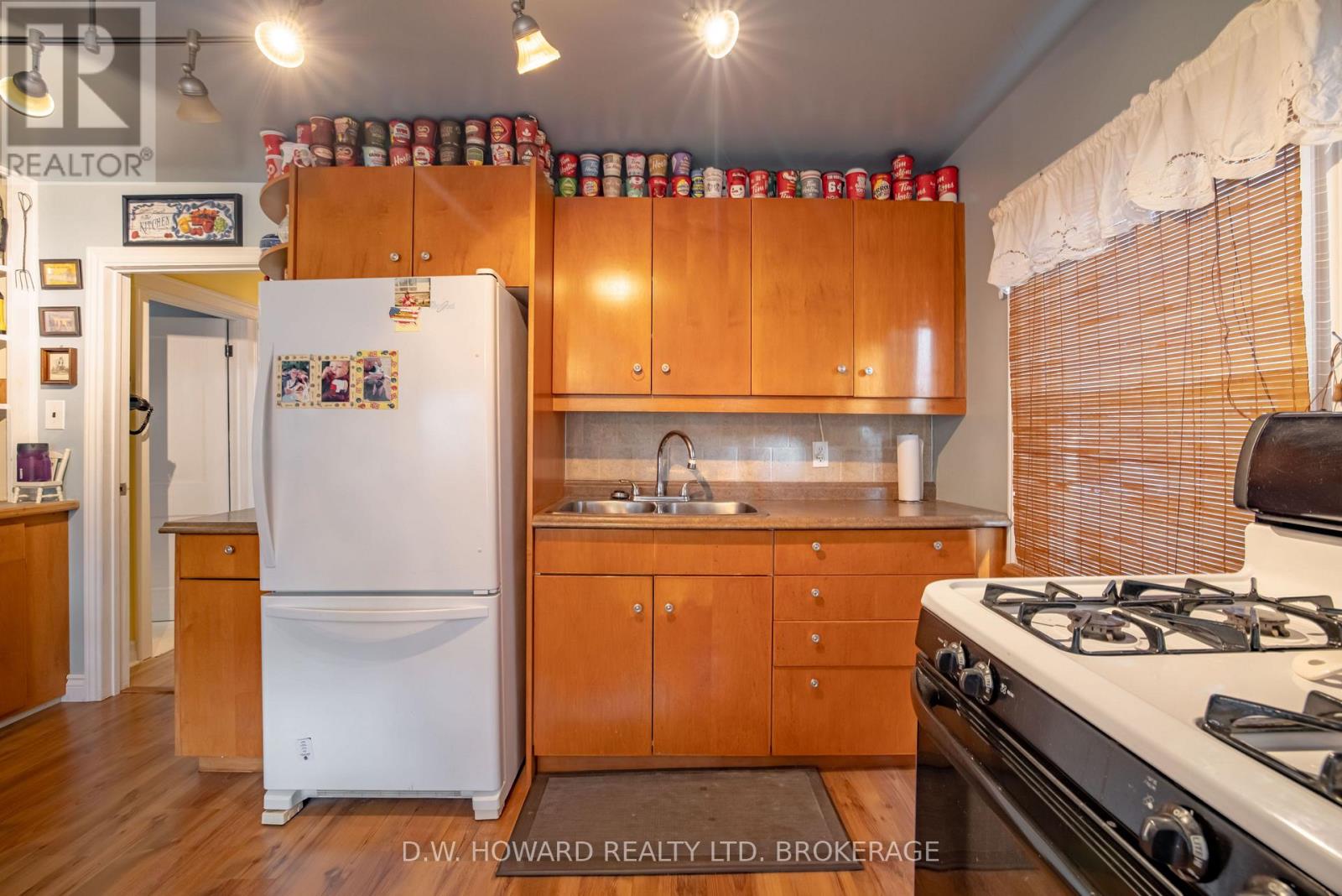 339 Beechwood Avenue, Fort Erie, Ontario  L0S 1B0 - Photo 12 - X12534460