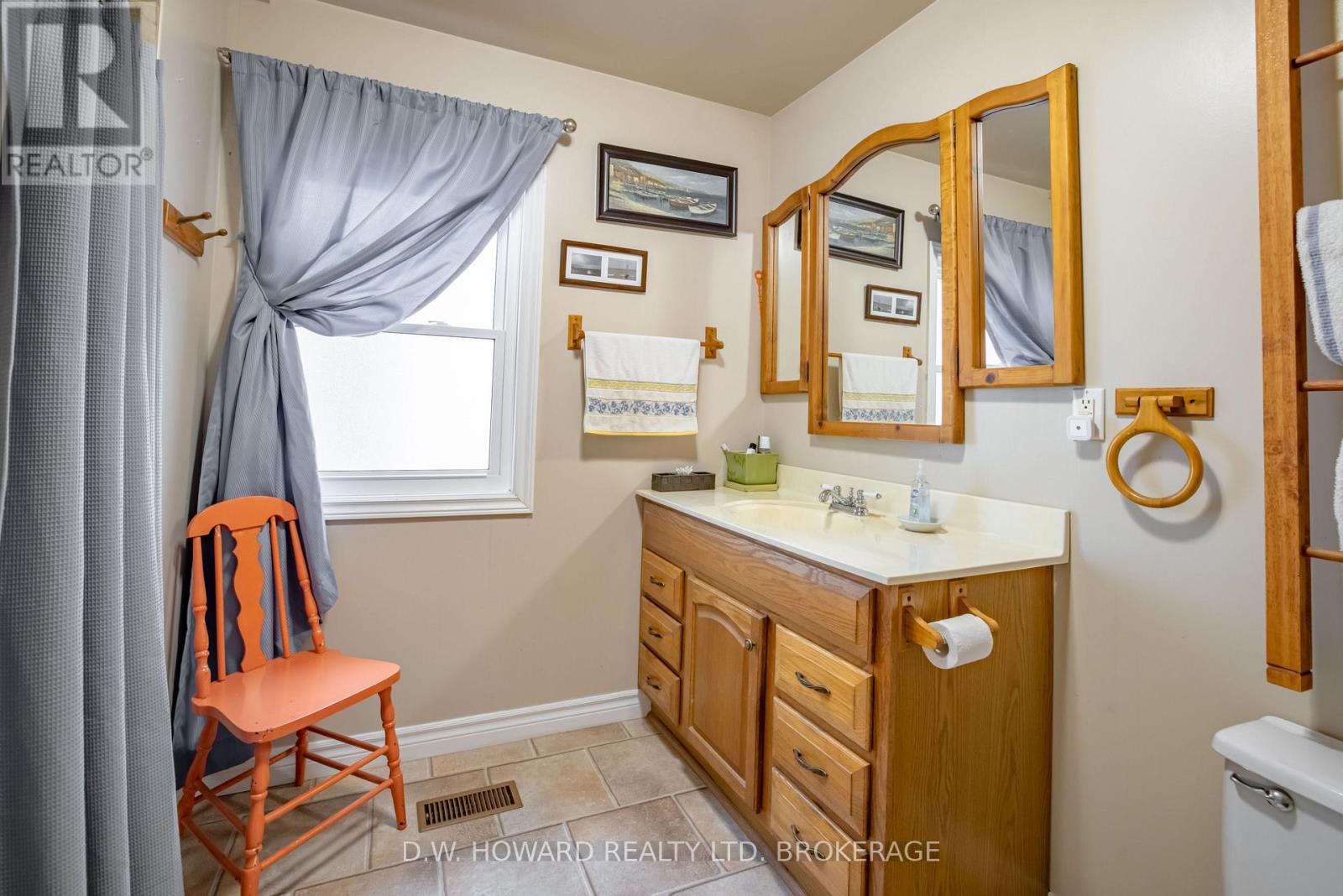 339 Beechwood Avenue, Fort Erie, Ontario  L0S 1B0 - Photo 8 - X12534460