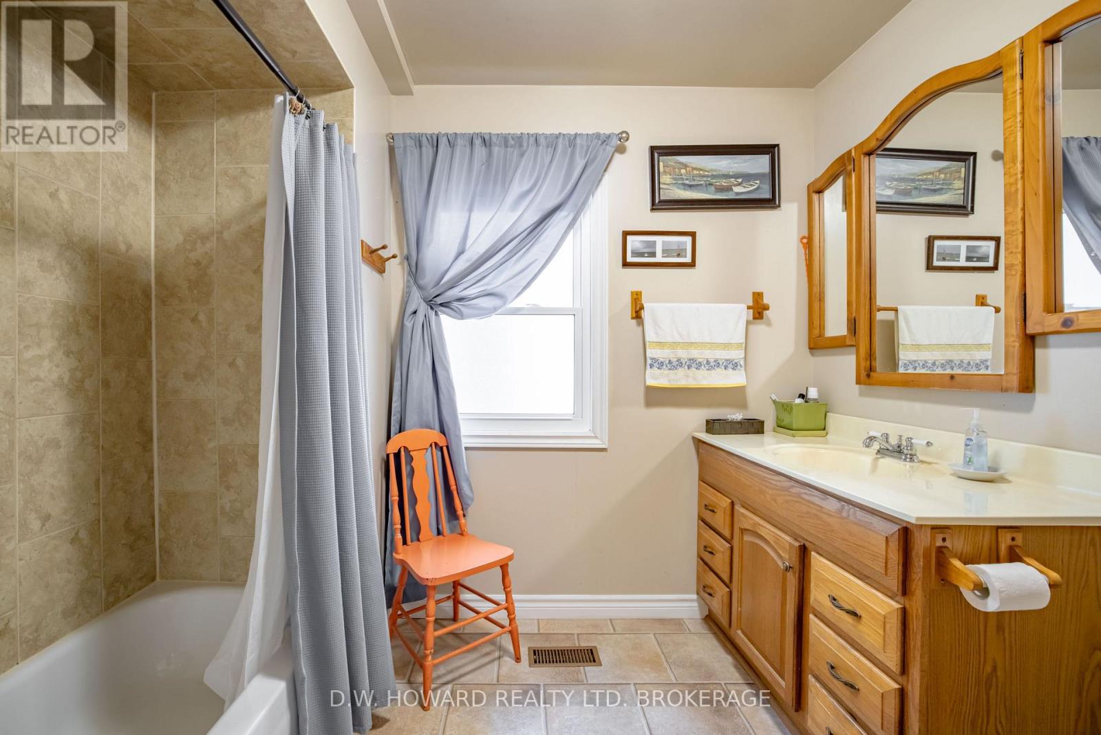 339 Beechwood Avenue, Fort Erie, Ontario  L0S 1B0 - Photo 9 - X12534460