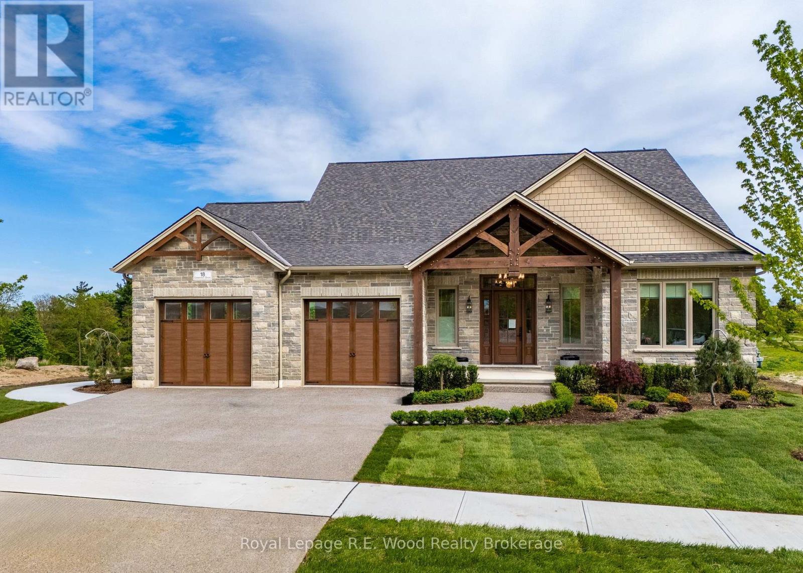 18 Greenhill Drive, Tillsonburg, Ontario  N4G 2K6 - Photo 1 - X12534538