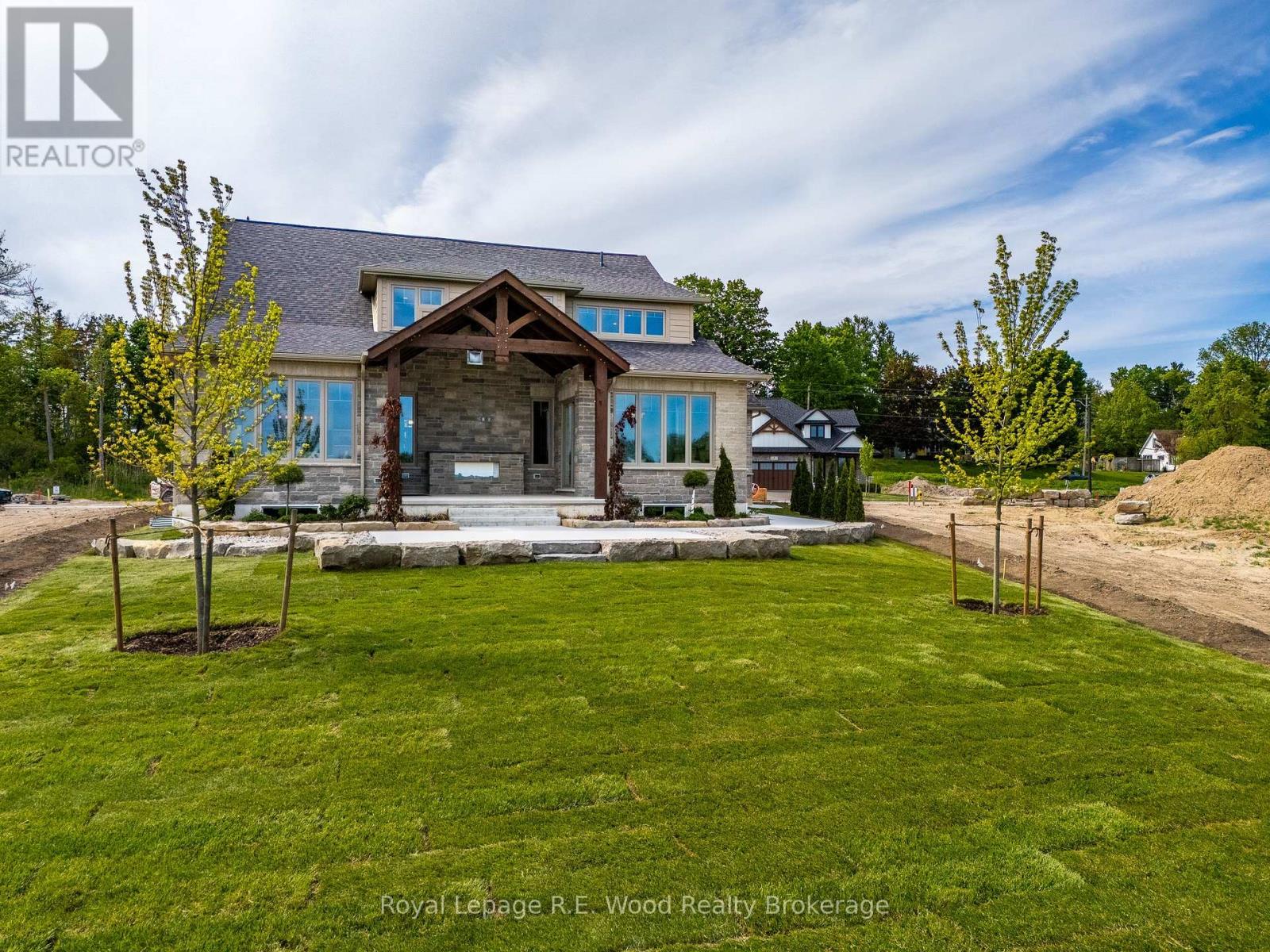 18 Greenhill Drive, Tillsonburg, Ontario  N4G 2K6 - Photo 2 - X12534538