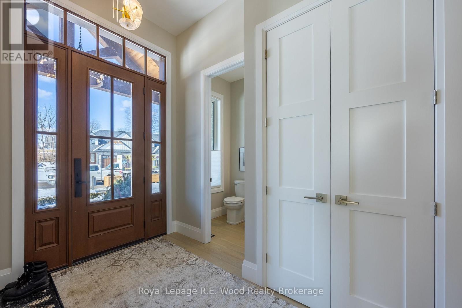 18 Greenhill Drive, Tillsonburg, Ontario  N4G 2K6 - Photo 3 - X12534538