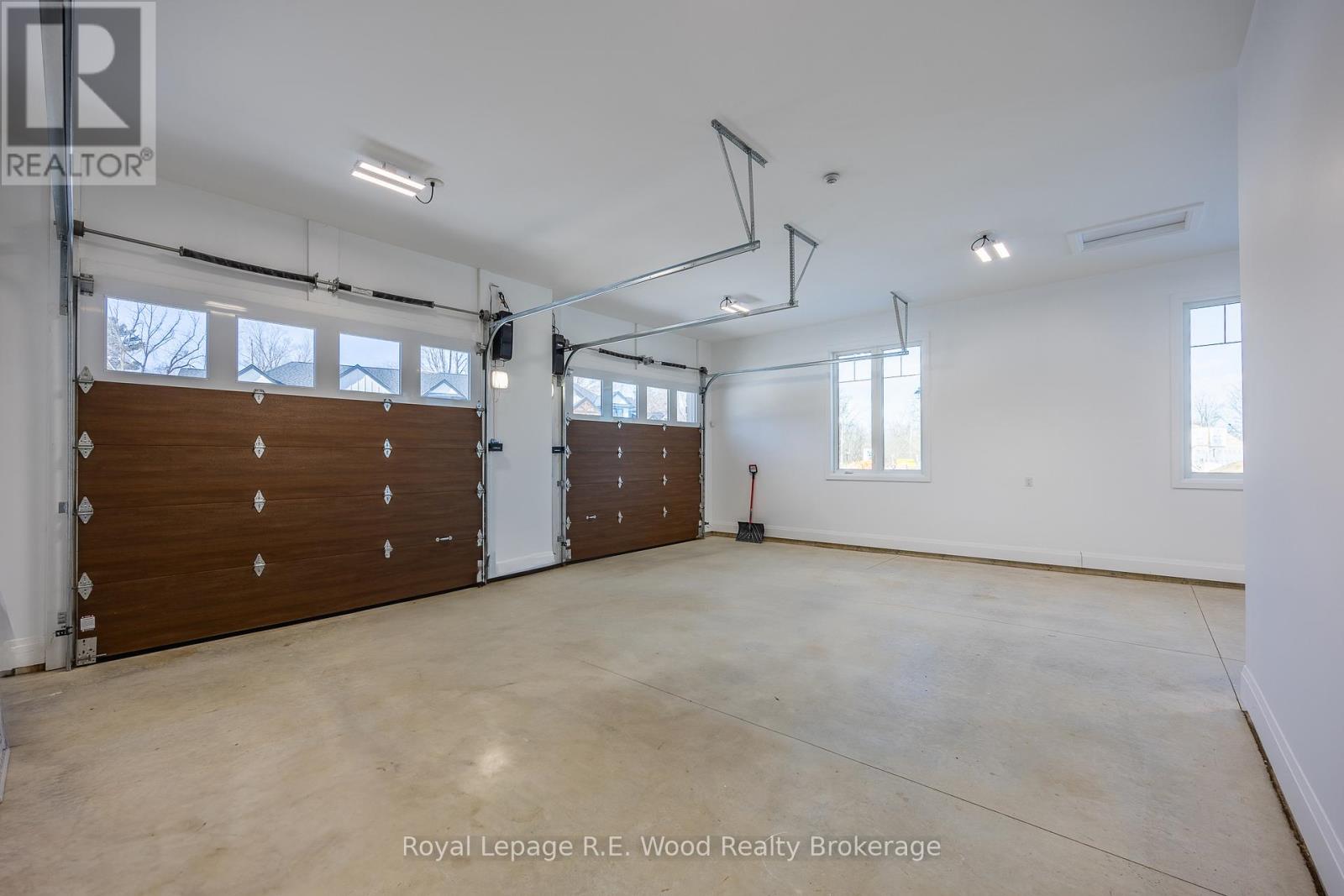 18 Greenhill Drive, Tillsonburg, Ontario  N4G 2K6 - Photo 36 - X12534538