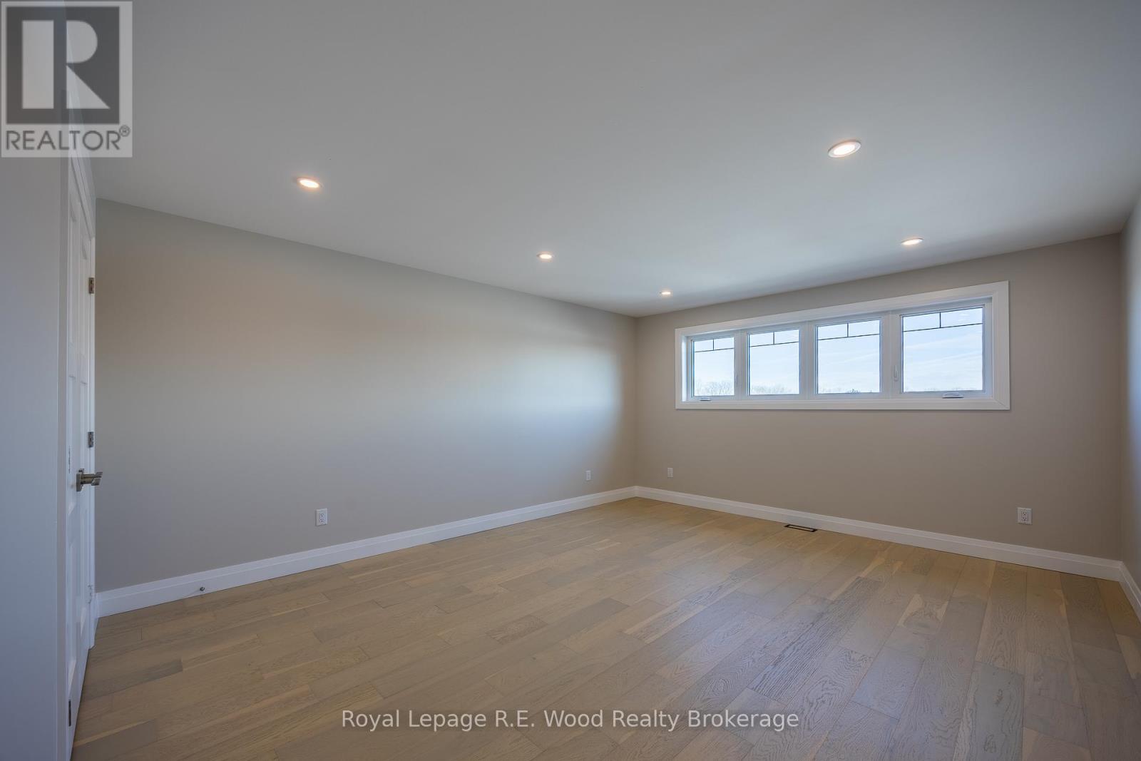 18 Greenhill Drive, Tillsonburg, Ontario  N4G 2K6 - Photo 42 - X12534538