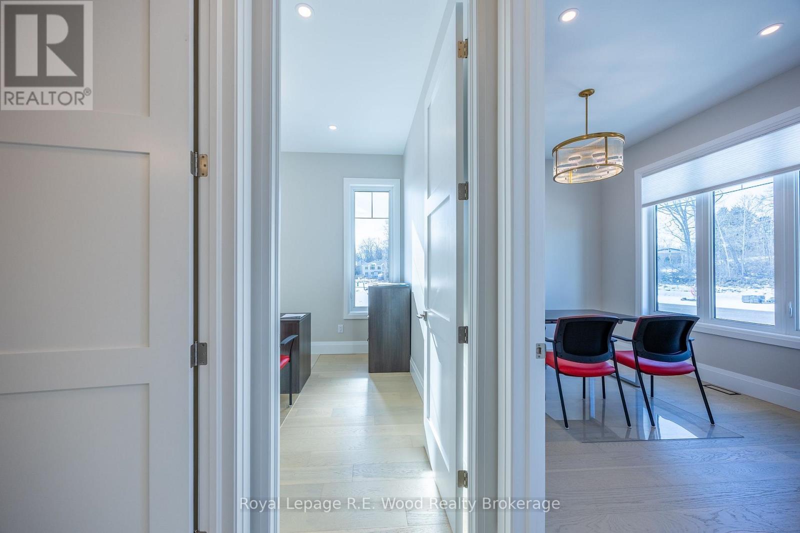 18 Greenhill Drive, Tillsonburg, Ontario  N4G 2K6 - Photo 7 - X12534538