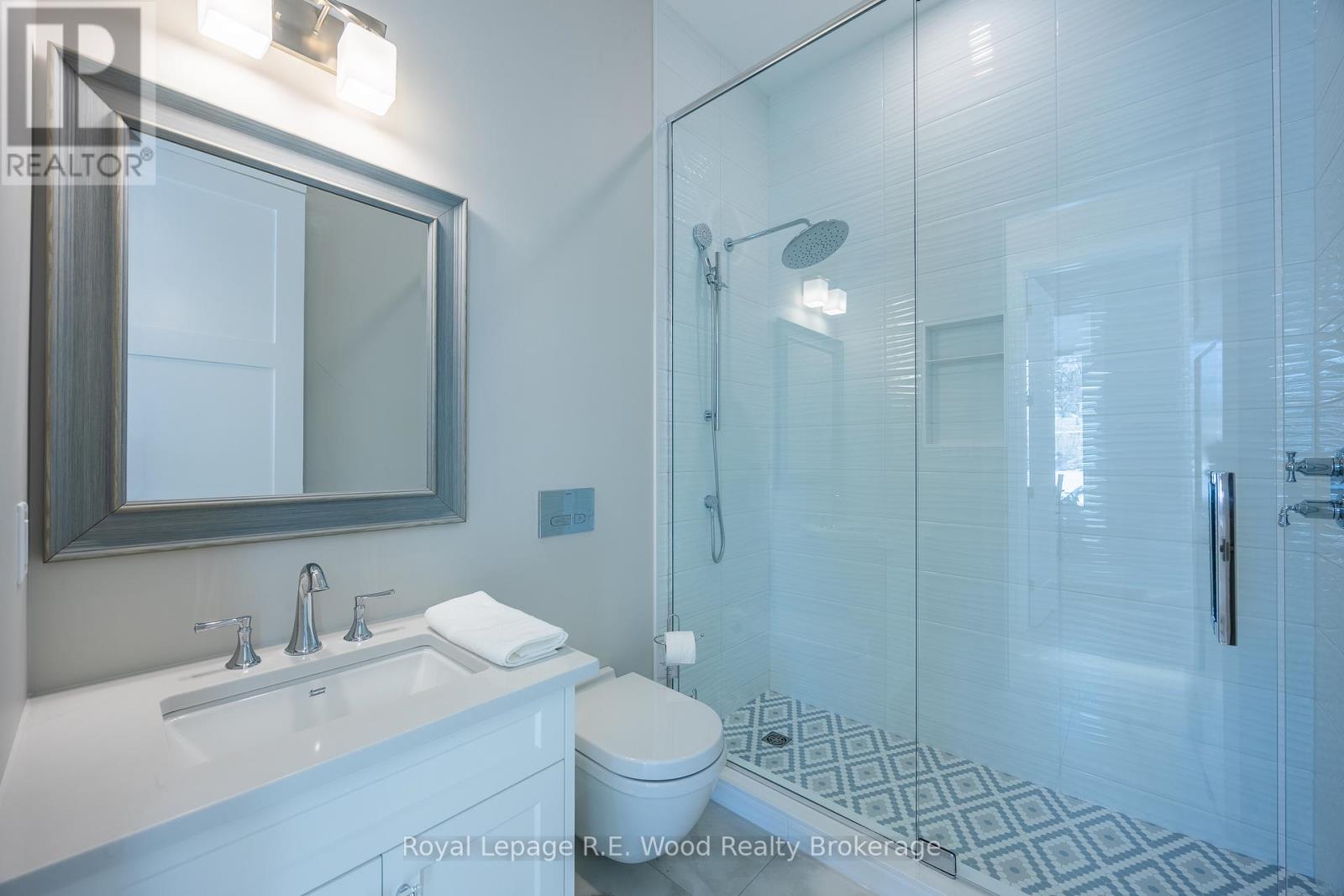 18 Greenhill Drive, Tillsonburg, Ontario  N4G 2K6 - Photo 8 - X12534538