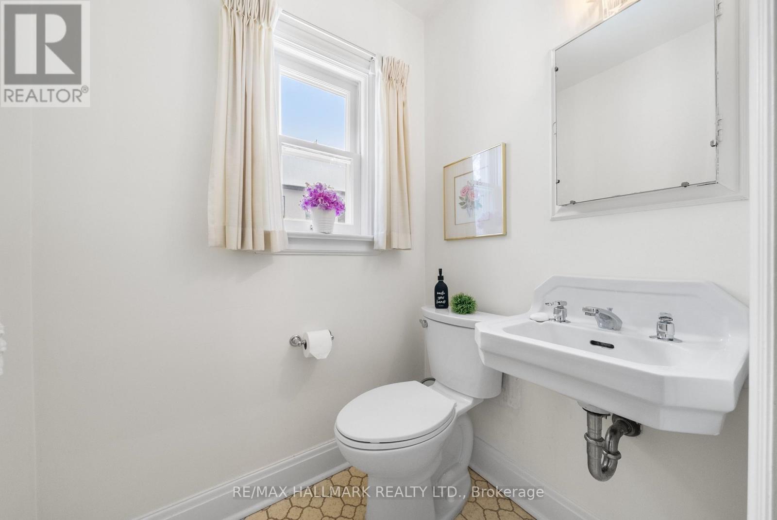 55 Sandringham Drive, Toronto, Ontario  M5M 3G4 - Photo 17 - C12534144