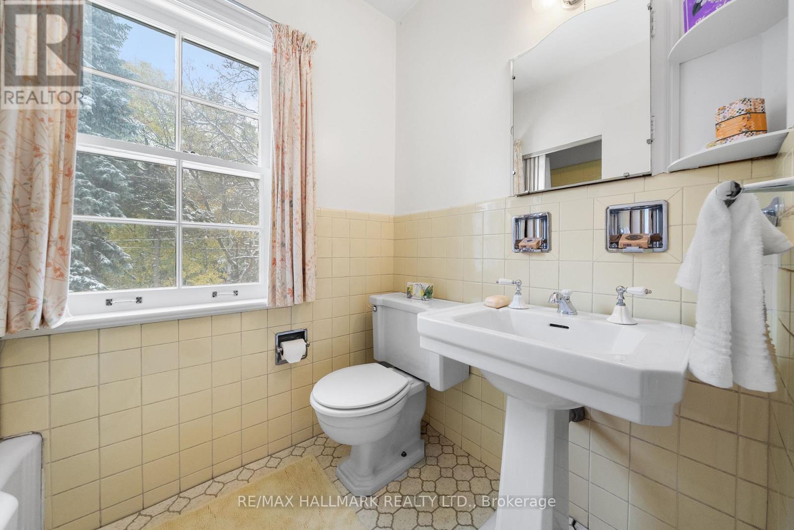 55 Sandringham Drive, Toronto, Ontario  M5M 3G4 - Photo 27 - C12534144