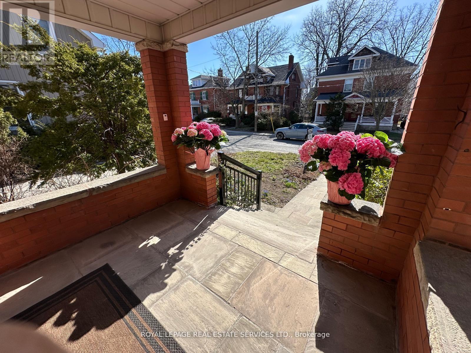 32 Wellington Street E, Brampton, Ontario  L6W 1Y4 - Photo 5 - W12243926