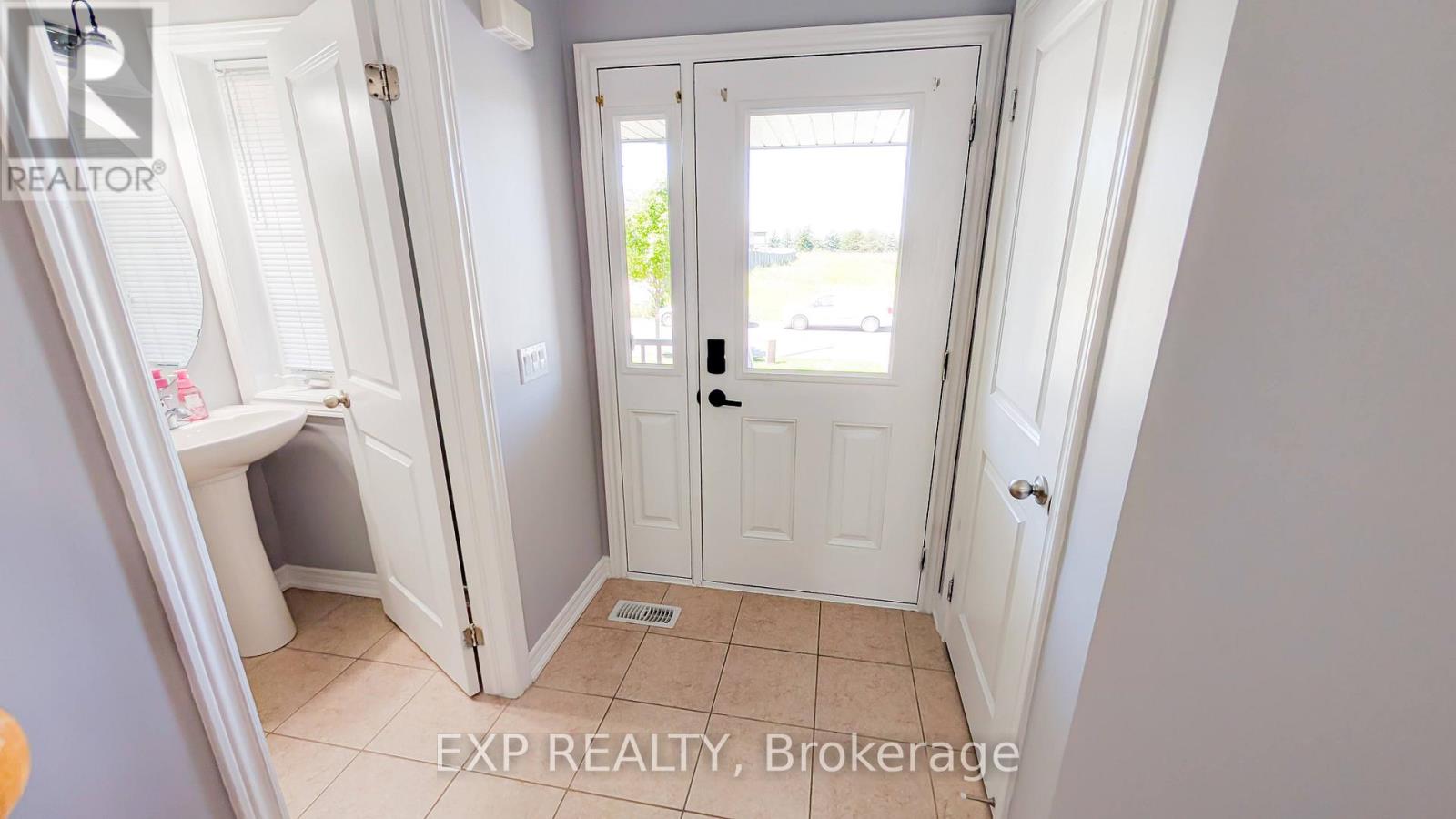 30 Juneberry Road, Thorold, Ontario  L2V 0B2 - Photo 2 - X12375861