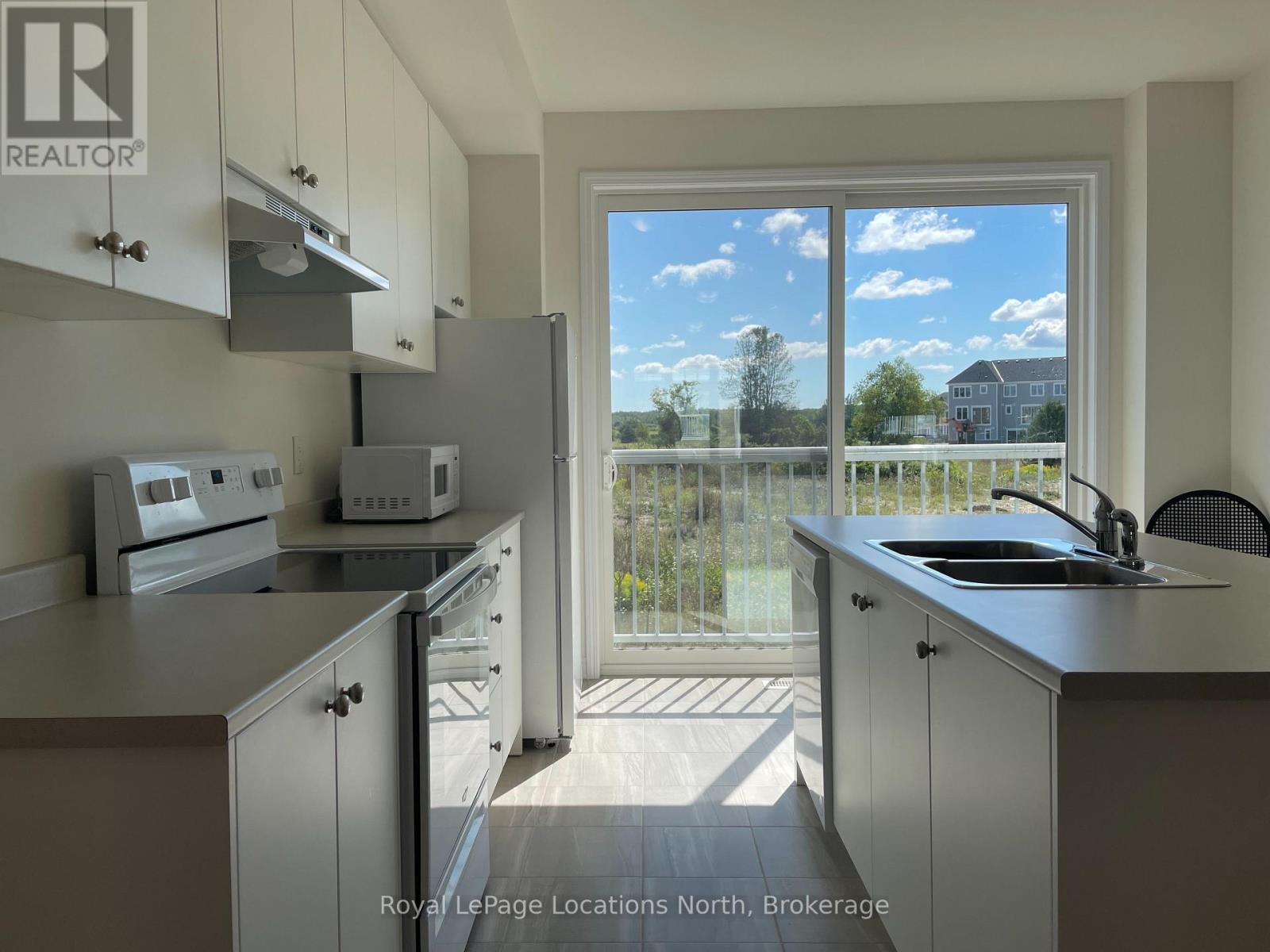 96 Sandhill Crane Drive, Wasaga Beach, Ontario  L9Z 0K4 - Photo 10 - S12534350