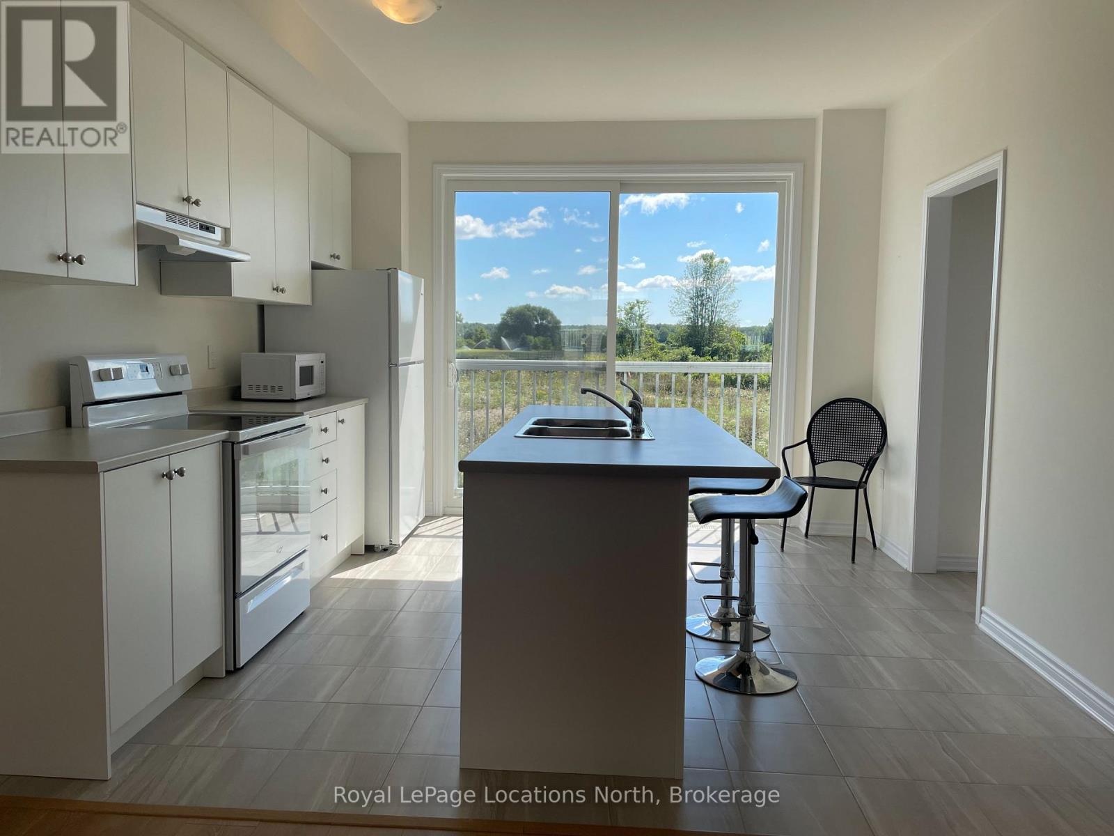 96 Sandhill Crane Drive, Wasaga Beach, Ontario  L9Z 0K4 - Photo 11 - S12534350