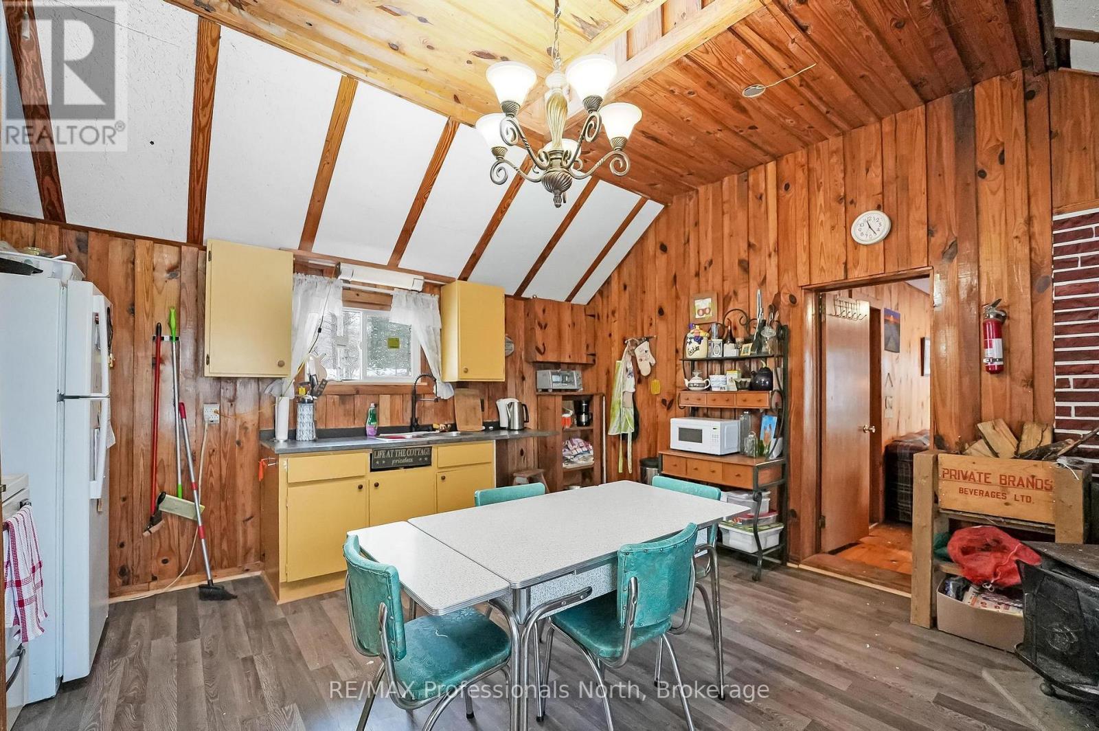 1012 Iroquois Lane, Minden Hills, Ontario  K0M 2K0 - Photo 15 - X12534450