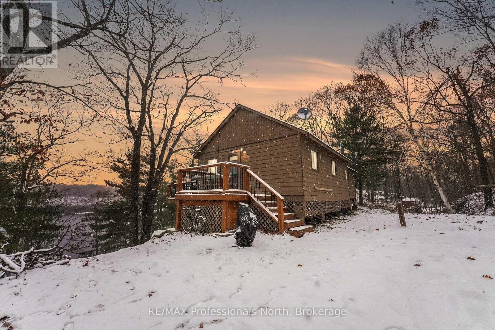 1012 Iroquois Lane, Minden Hills, Ontario  K0M 2K0 - Photo 2 - X12534450