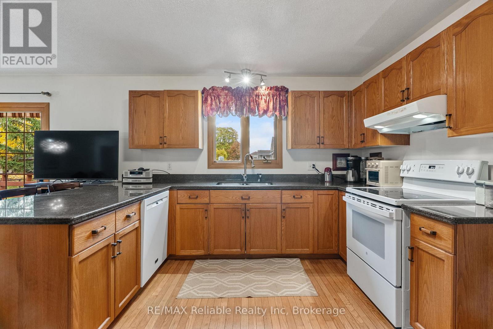 226 Main Street N, Huron East, Ontario N0K 1W0 - Photo 11 - X12534620