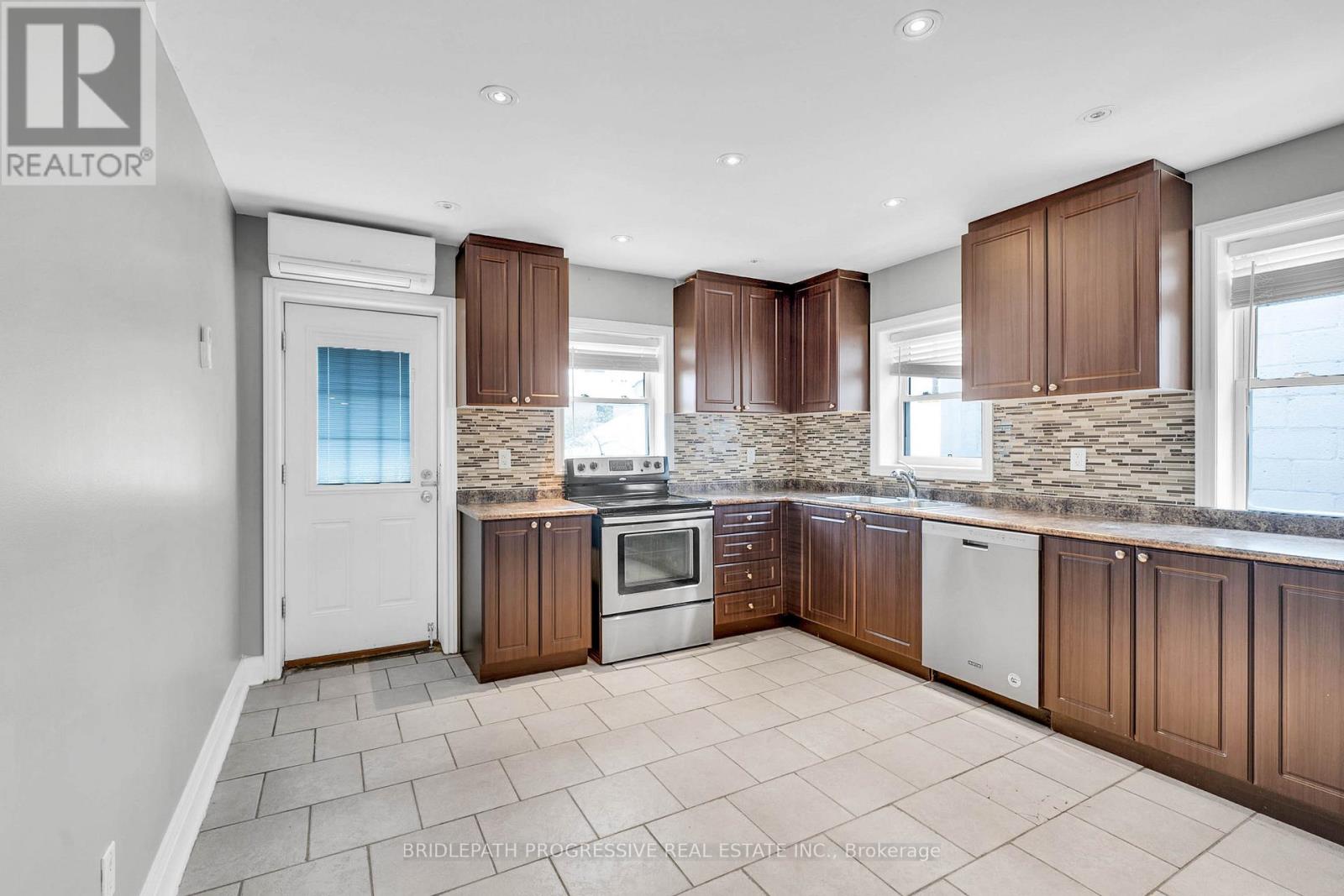 A - 1898 Avenue Road, Toronto, Ontario  M5M 3Z8 - Photo 13 - C12534376