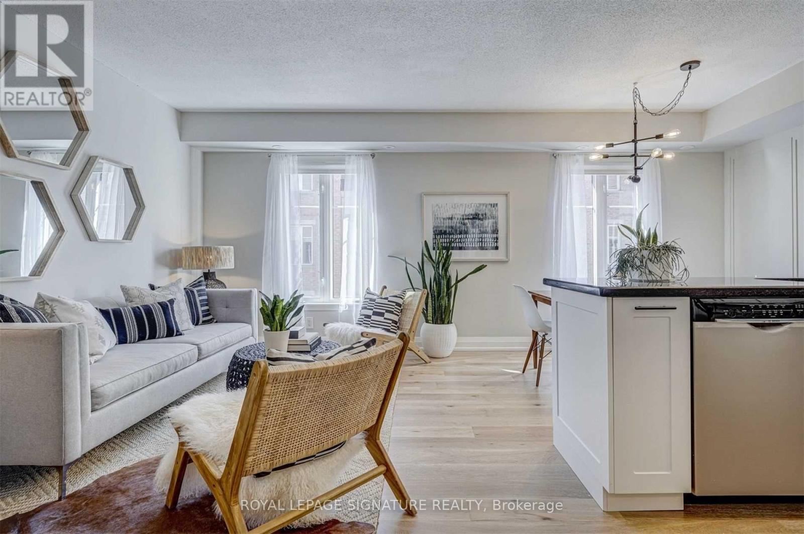 434 - 34 WESTERN BATTERY ROAD, Toronto, Ontario