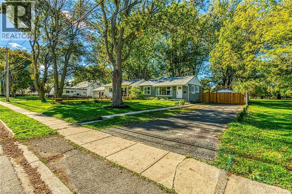 1032 Pine Street, Dunnville, Ontario  N1A 2M9 - Photo 1 - 40773649