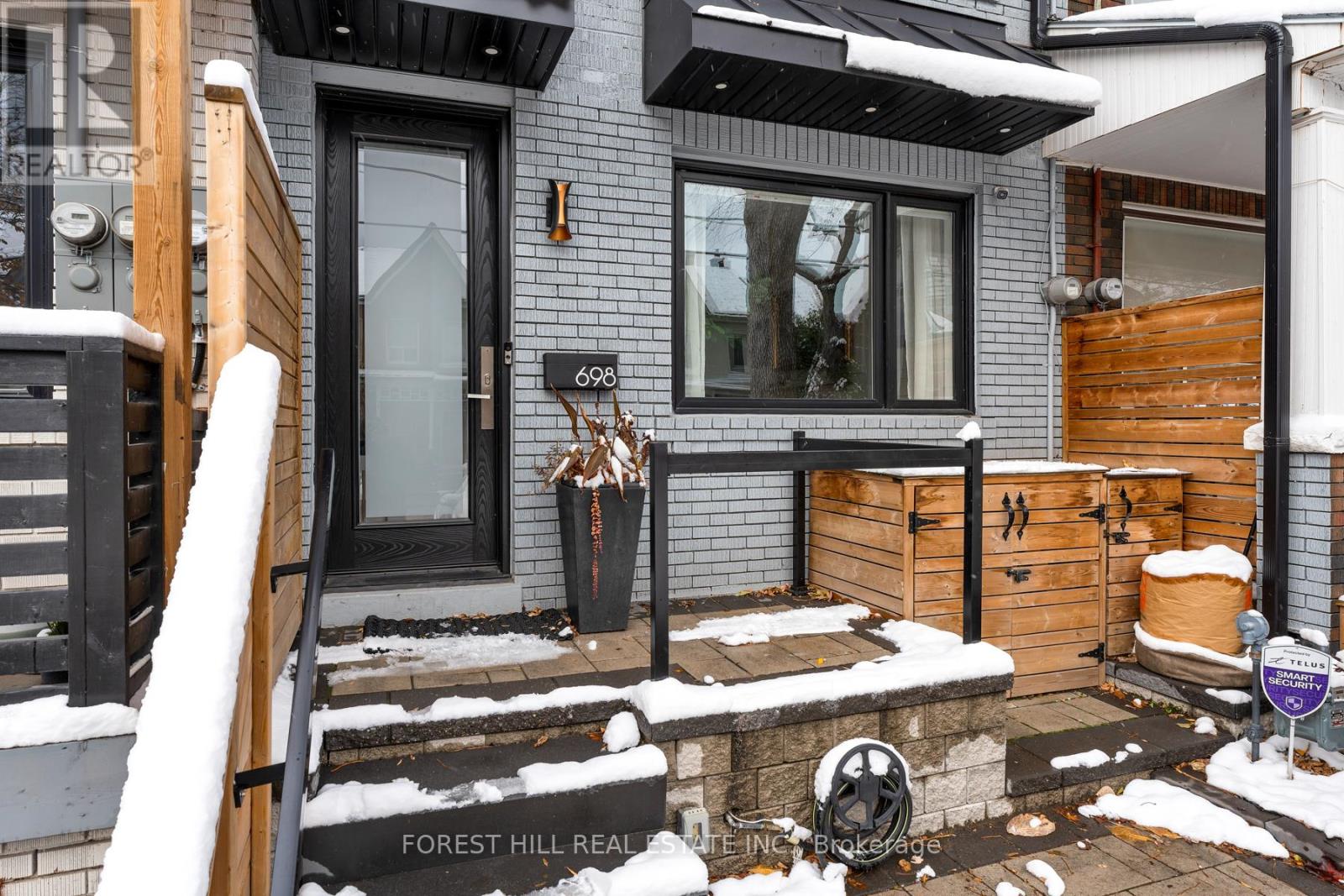 698 Adelaide Street, Toronto, Ontario  M6J 1B1 - Photo 2 - C12534242