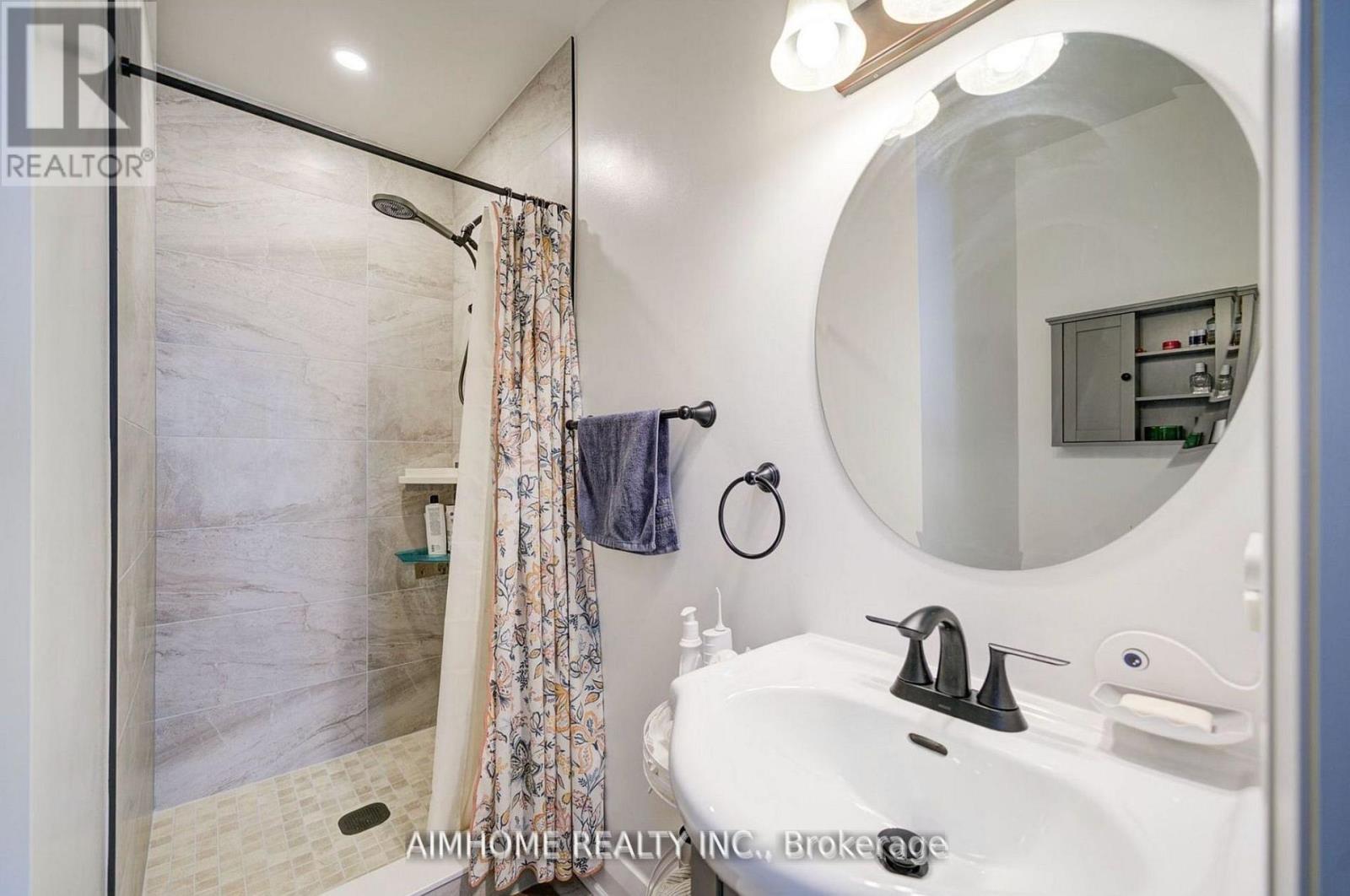 Upper Floor - 221 St Lawrence Street, Whitby, Ontario  L1N 1G9 - Photo 18 - E12534362