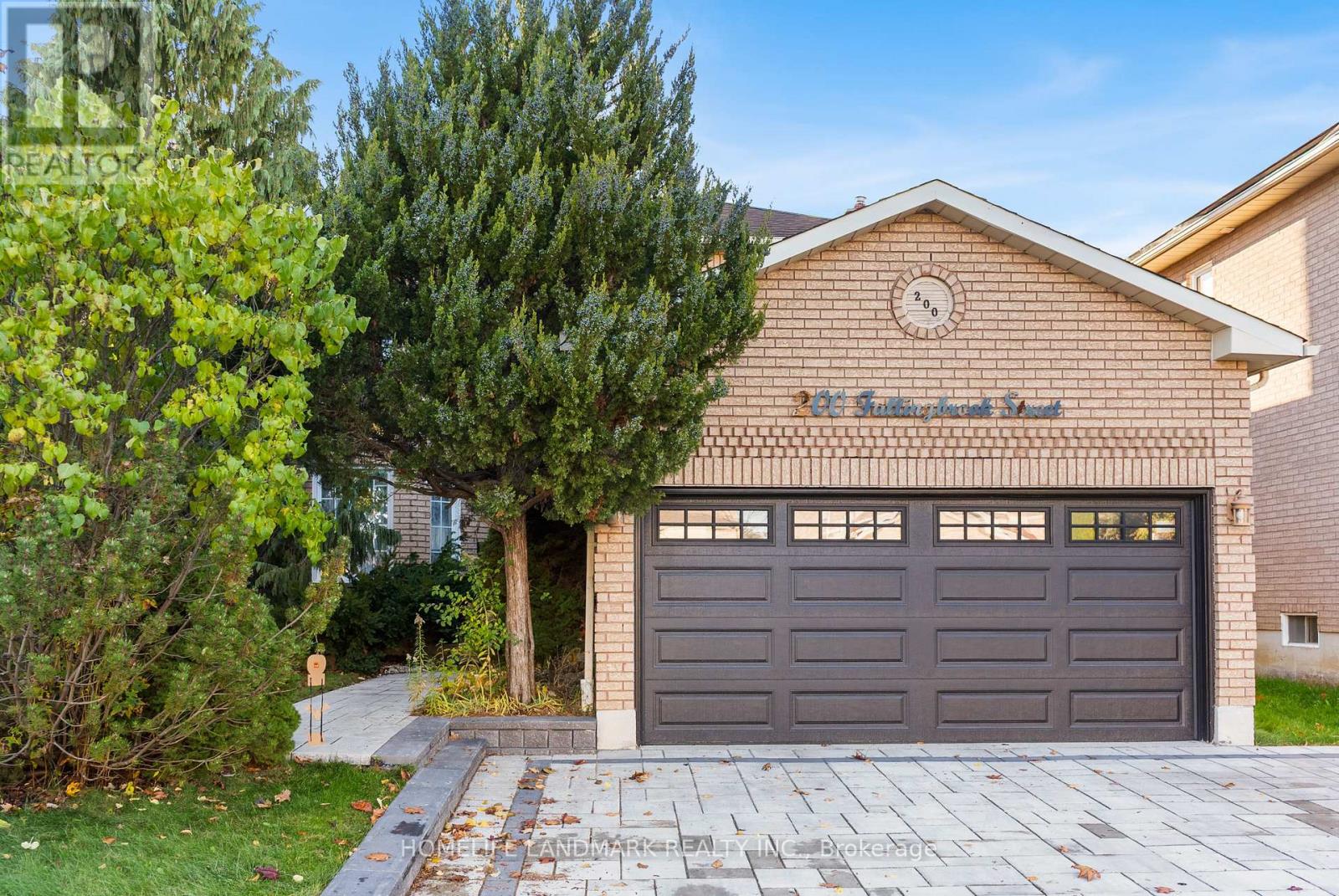 200 FALLINGBROOK STREET, Whitby, Ontario