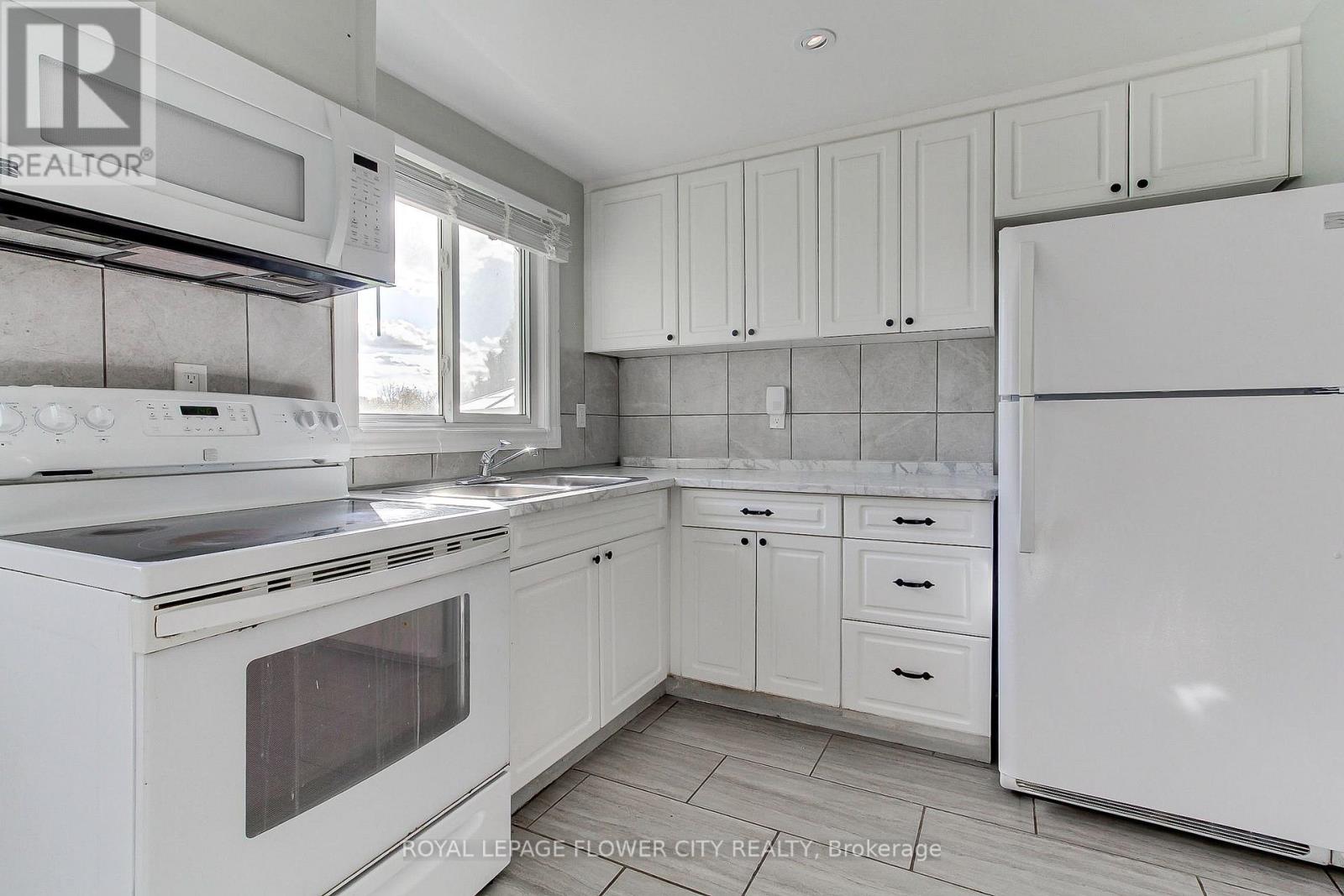 21 Brisbourne Grove, Toronto, Ontario  M1B 1P2 - Photo 13 - E12534470