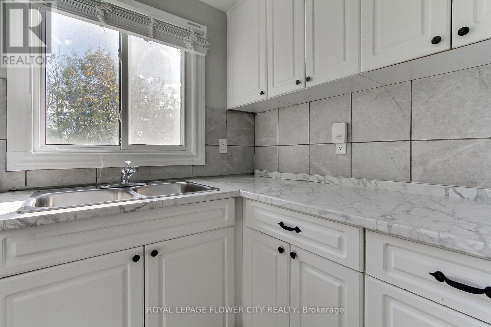 21 Brisbourne Grove, Toronto, Ontario  M1B 1P2 - Photo 14 - E12534470