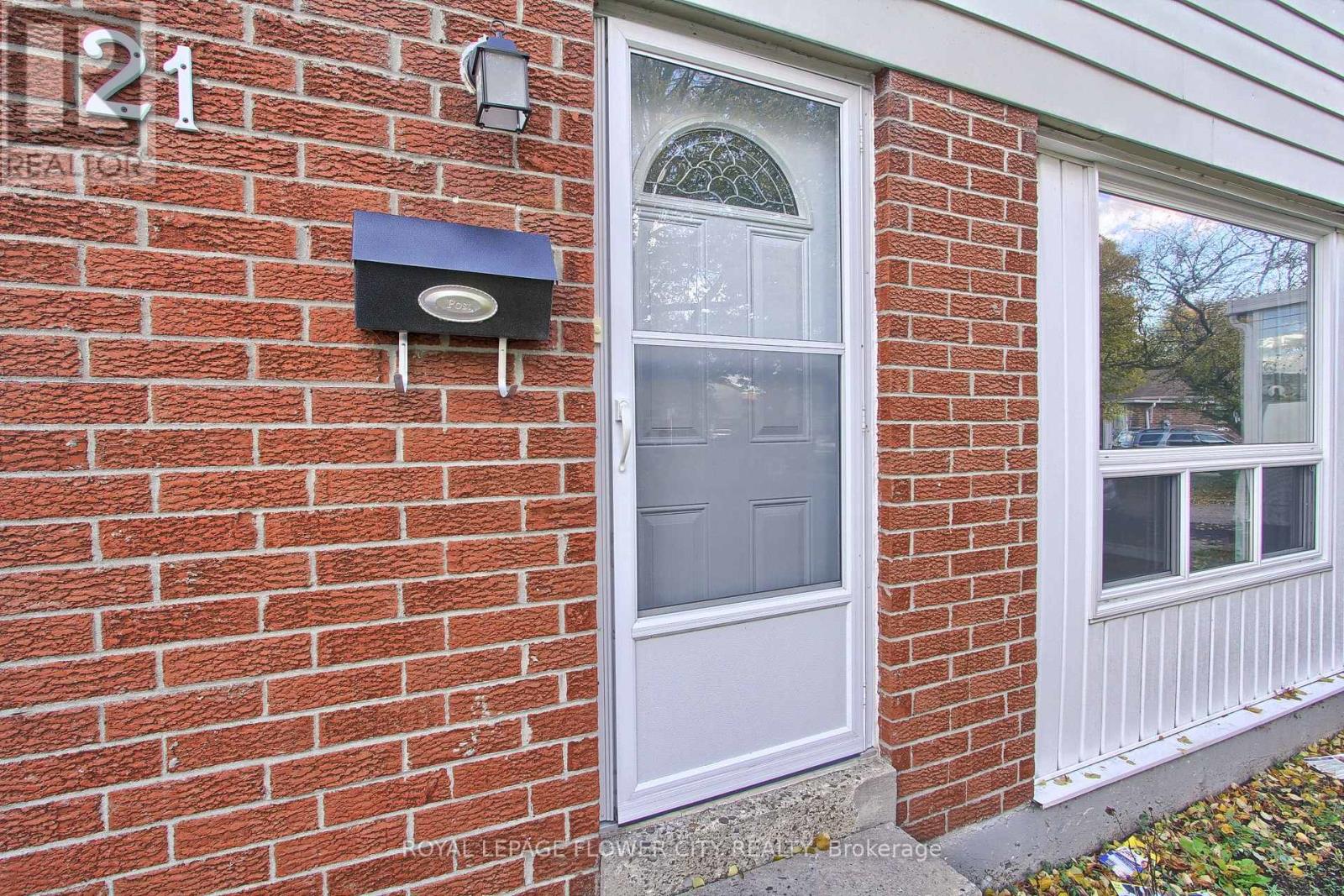 21 Brisbourne Grove, Toronto, Ontario  M1B 1P2 - Photo 5 - E12534470