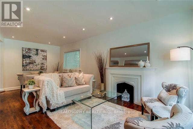 Upper - 827 Kingston Road, Toronto, Ontario  M4E 1R9 - Photo 2 - E12534546