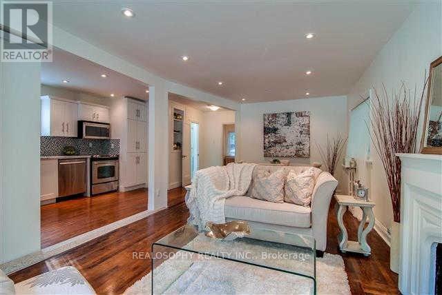 Upper - 827 Kingston Road, Toronto, Ontario  M4E 1R9 - Photo 3 - E12534546