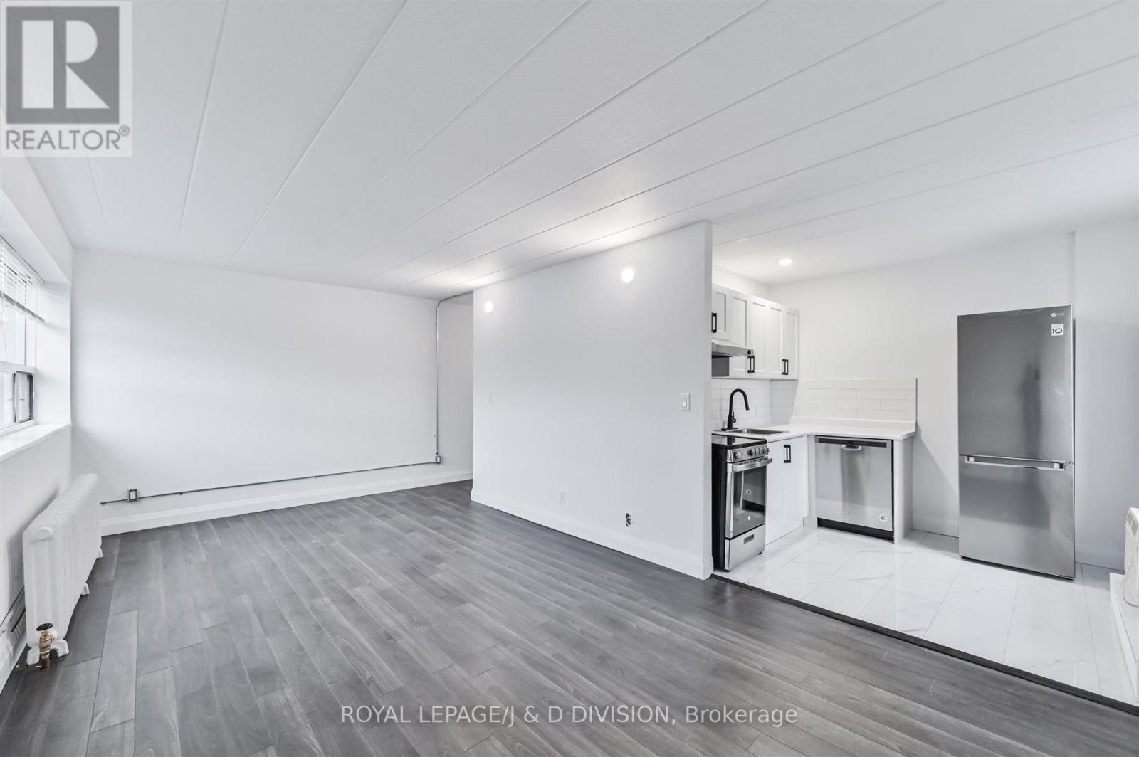 301 - 325 SAMMON AVENUE, Toronto, Ontario