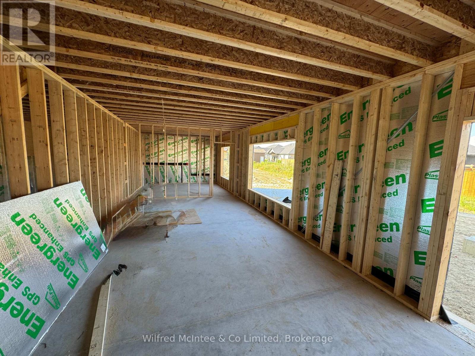 212 Devinwood Avenue, Brockton, Ontario N0G 2V0 - Photo 13 - X12277695