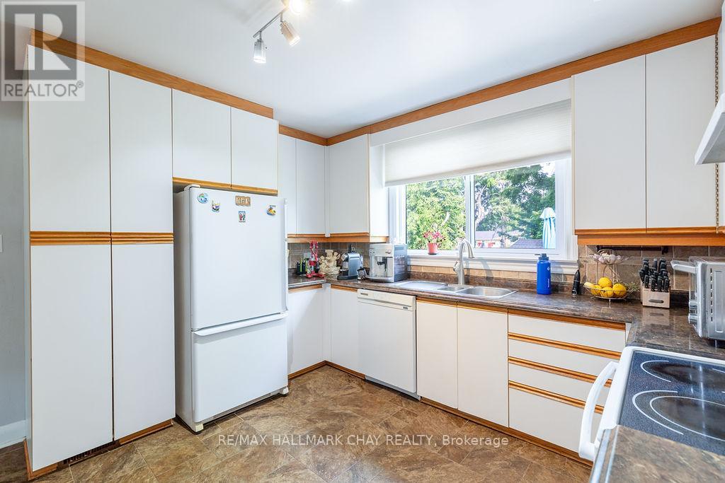 325 Innisfil Street, Barrie, Ontario  L4N 3G4 - Photo 14 - S12534348