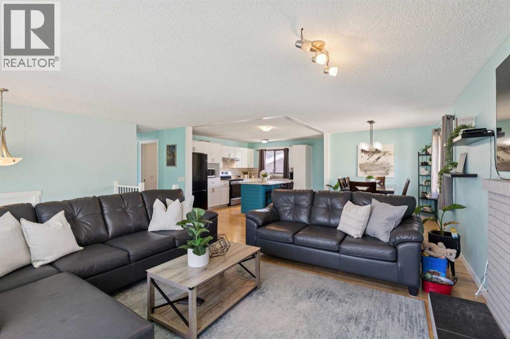 14 Glenhill Crescent, Cochrane, Alberta  T4C 1G8 - Photo 3 - A2264793