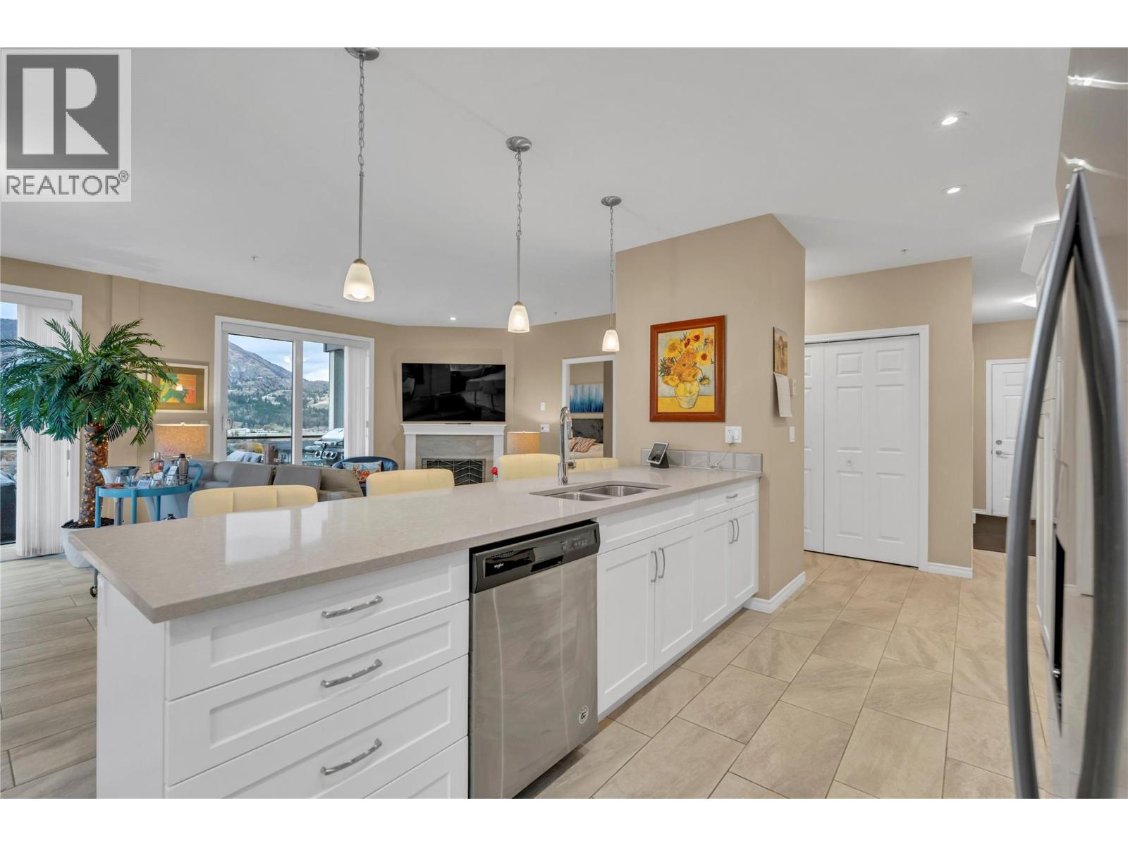 3388 Skaha Lake Road Unit# 1004, Penticton, British Columbia  V2A 6G4 - Photo 6 - 10368995