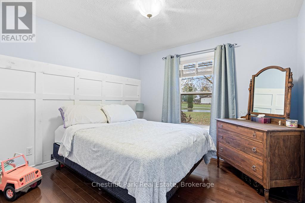 115 Mary Avenue, Georgian Bluffs, Ontario  N4K 5N5 - Photo 22 - X12534682