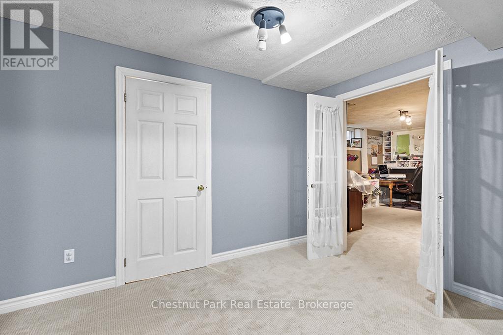 115 Mary Avenue, Georgian Bluffs, Ontario  N4K 5N5 - Photo 30 - X12534682