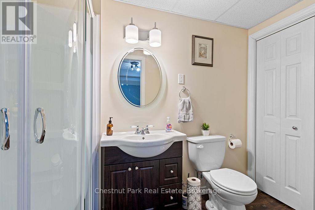 115 Mary Avenue, Georgian Bluffs, Ontario  N4K 5N5 - Photo 33 - X12534682