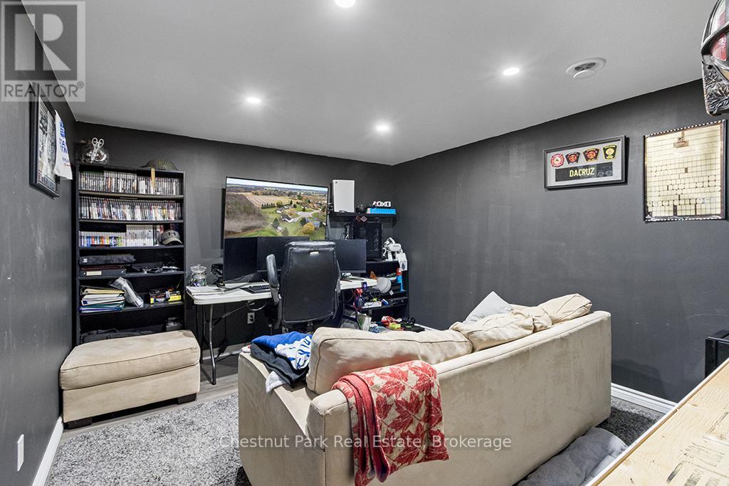 115 Mary Avenue, Georgian Bluffs, Ontario  N4K 5N5 - Photo 36 - X12534682