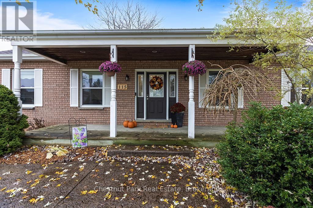 115 Mary Avenue, Georgian Bluffs, Ontario  N4K 5N5 - Photo 5 - X12534682