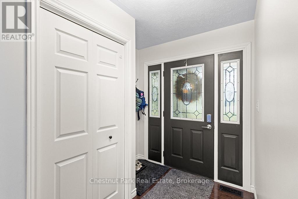 115 Mary Avenue, Georgian Bluffs, Ontario  N4K 5N5 - Photo 8 - X12534682