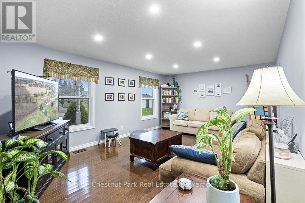 115 Mary Avenue, Georgian Bluffs, Ontario  N4K 5N5 - Photo 9 - X12534682