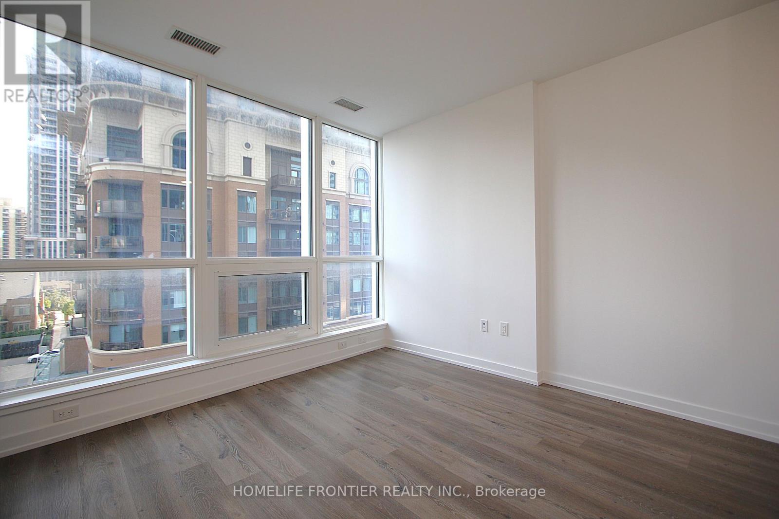 405 - 395 Square One Drive, Mississauga, Ontario  L5B 0P6 - Photo 7 - W12534356