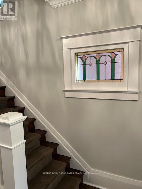 35 Highview Crescent, Toronto, Ontario  M6H 2Y3 - Photo 13 - W12534484