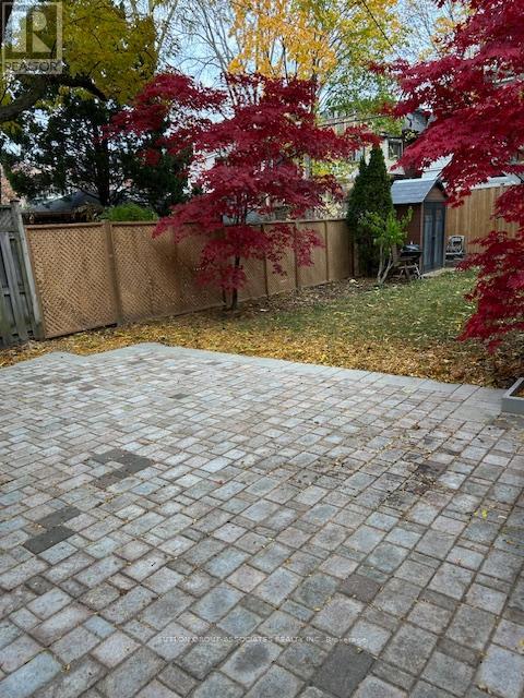 35 Highview Crescent, Toronto, Ontario  M6H 2Y3 - Photo 15 - W12534484