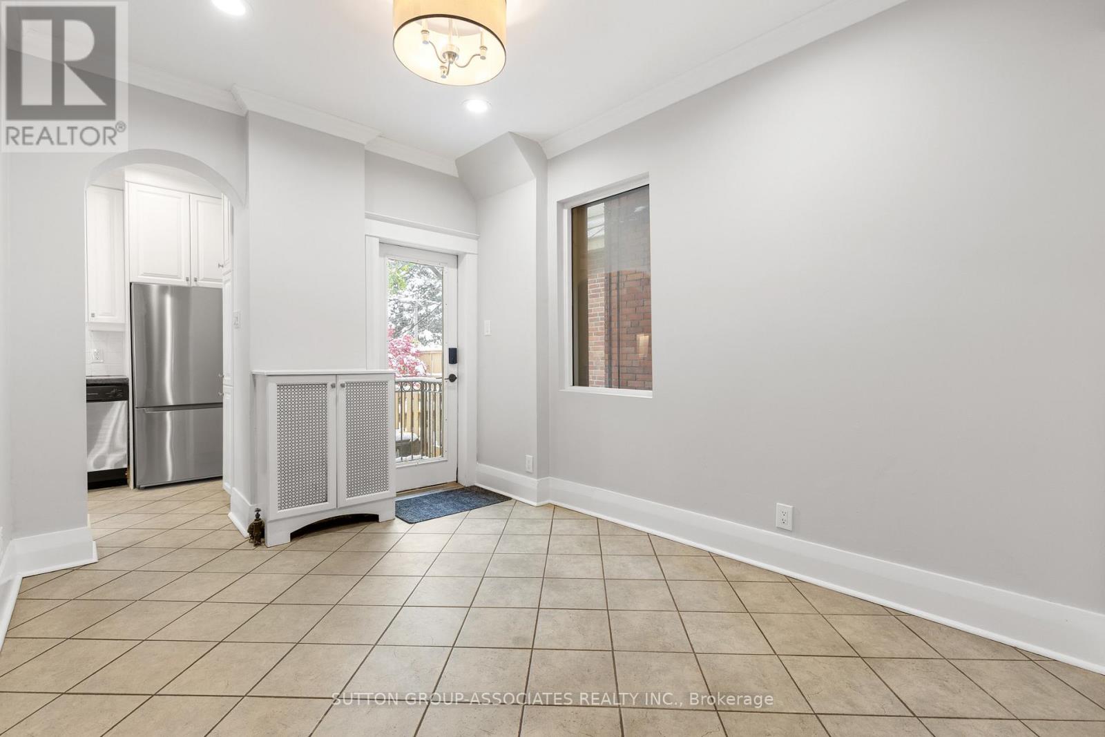 35 Highview Crescent, Toronto, Ontario  M6H 2Y3 - Photo 26 - W12534484